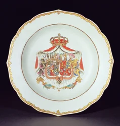 Prato de sopa decorado em dourado e esmaltes com os braços de Christian Auguste, Príncipe de Anhalt-Zerbst (1690-1747) e Johanna Elizabeth de Holstein-Gottorp (1712-60), pais de Catarina, a Grande de