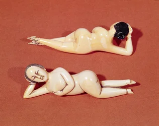 Estatueta para as mulheres mostrarem ao médico para evitar tirar a roupa