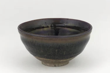 Bacia de chá no estilo de mercadoria de Jian, Nanping, província de Fujian, dinastia do sul da canção ou Yuan, do 13o-14o século (cerâmica)