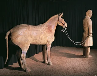Guerreiro do Exército de Terracota, Mausoléu do Imperador Qin Shi Huang, século III a.C. (foto)