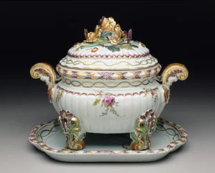Terrina no suporte, c.1775