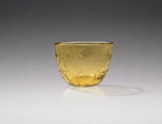 Taça de vinho, período Yongzheng, 1723-35 (vidro amarelo)