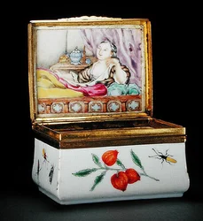Uma caixa de rapé heráldica (porcelana) (ver também 231338 e 231347)