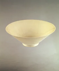 Yung lo taça de vinho dos fornos de Ching-te-Chen, c.1403-25 (porcelana)