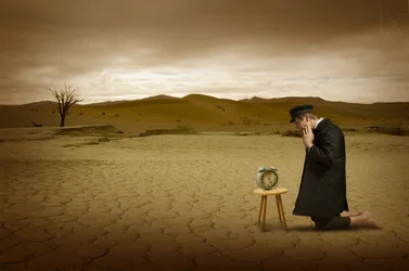 O Homem e o Relógio do Deserto