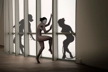 Sombras de uma bailarina mascarada
