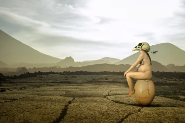 Um parto surreal no deserto