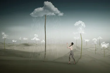 Chuva surreal no deserto