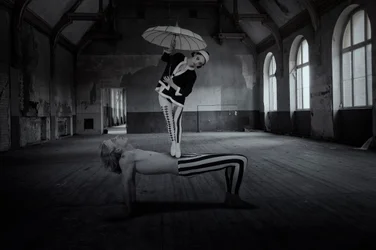 Acrobatas da Sala Surreal