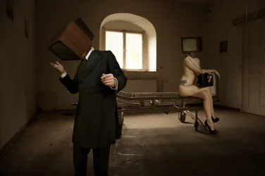 Cabeças de TV surrealistas