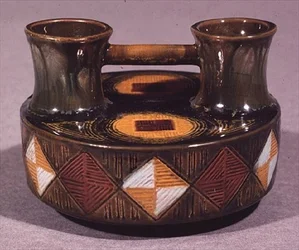 Vaso de barro, Linthorpe, por Christopher Dresser