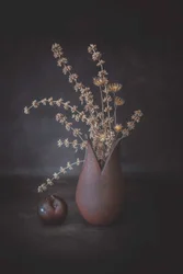 Natureza-morta floral melancólica