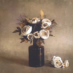 Arranjo floral em tons suaves