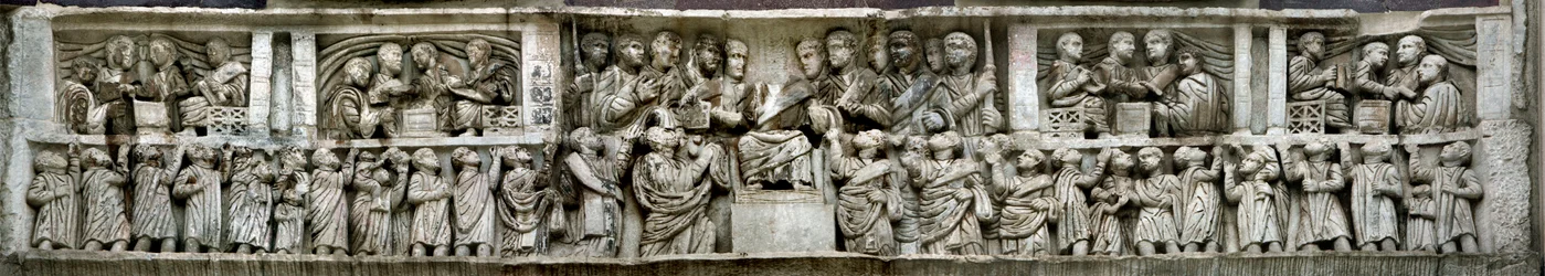 Constantino distribuindo dinheiro ao povo Liberalitas. Detalhe do Arco de Constantino, 312-3