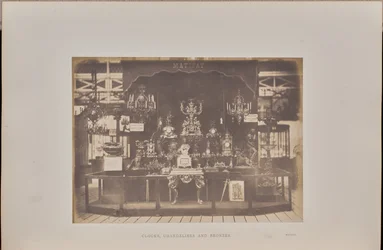 Relógios, candelabros e bronzes