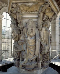 A base do Poço de Moisés mostra os profetas que predisseram a vinda de Cristo (escultura)