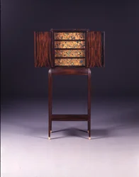 Armário de joias, c.1925 (ébano de macassar e couro trabalhado) (ver também 422637)