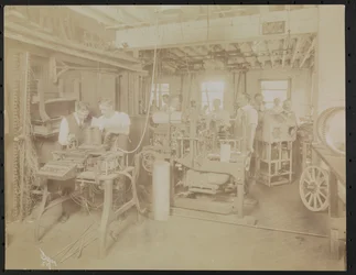 Laboratório de Cinema Dressler & Co. com homens trabalhando, Nova York