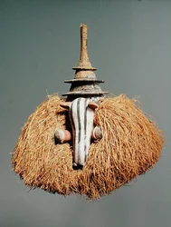 Máscara zoomórfica (madeira e fibra) (ver também 181650, 181651)