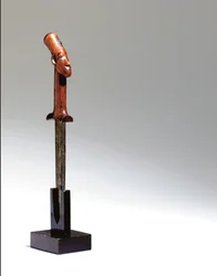 Faca Mangbetu (madeira e metal)