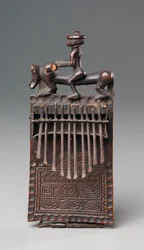 Thumb Piano, final de 1800 (madeira e ferro)