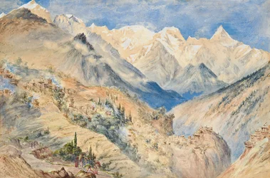 Os picos Khylas e a vila de Pangi três milhas acima da CHINE no Sutledge