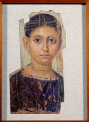 Antiquito egípcio: retrato de múmia feminina em madeira. De Fayoum (Fayum). Século III d.C. DIM. 0,32x0,18 m Paris, musee du Louvre