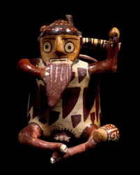 Arte pré-colombiana, civilização Nazca: vaso antropomórfico representando um músico tocando flauta de pan. 100 BC-800 AD. Lima, Museu Arqueológico