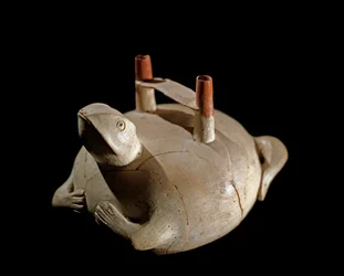 Arte pré-colombiana, civilização de Paracas (Peru): vaso em forma de rã. 800-200 a.C. Lima, Museu Nacional de Antropologia e Arqueologia