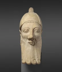 Cabeça calcária de um homem barbudo, início do século VI a.C. (calcário)