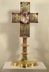 Relicário cruz do Papa Urbano V (1310-70) 1368-78 (ouro, cristal e pedras preciosas)