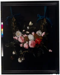 Ramos de rosas, tulipas, narcisos e outras flores suspensas em fitas azuis (óleo sobre cobre)
