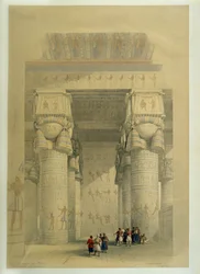 Por baixo do pórtico do templo de Dendera ...