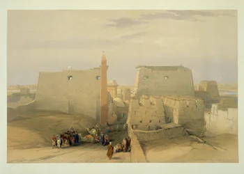 A entrada principal do templo de Luxor