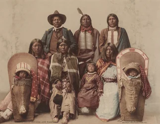 Ute Chefe Severo e Família, c. 1885, publicado em 1899. Criadores: Detroit Photographic Company, Charles A. Nast.