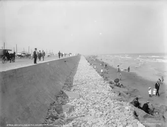 Paredão e praia, Galveston, Texas, 1910-20