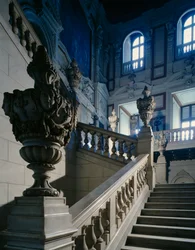 Vislumbre da Grande Escadaria de Honra de Domenico Ferri (1864-1865), Palácio Real (Palazzo Reale), Turim (Lista do Património Mundial da UNESCO)