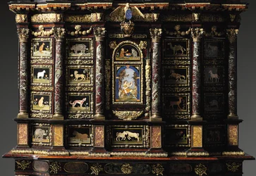 Gabinete de suporte Luís XIV (bronze dourado, pietra dura, carapaça de tartaruga, cinza, ebonizado e dourado parcial) (ver também 1766355-6)