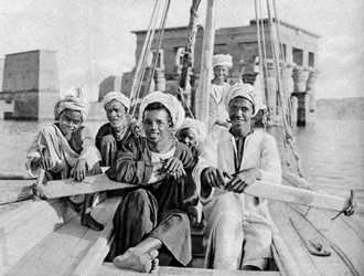 Barqueiros de Berberin, ilha inundada de Philae, Egito, c1922