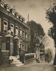 Casa de Cromwell em Highgate Hill, uma mansão do século XVII, c1935.
