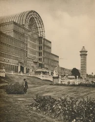 Vidro e vigas do Crystal Palace em Sydenham, c1935.