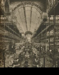 Grande salão com seus feixes de aglomeração e água ornamental, c1935.
