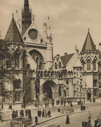 Tribunais de Justiça reais de uma janela na esquina da rua Essex, c1935.