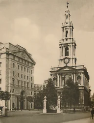 St. Mary-Le-Strand, distinguida pelo alargamento da rua moderna, c1935.
