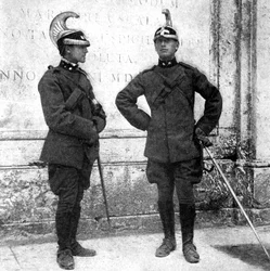 Dois dragões italianos, 1922.