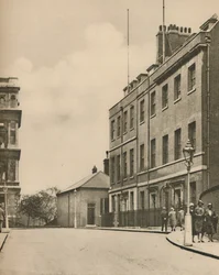 West End de Downing Street, nº 10 e um vislumbre do Foreign Office, c1935.
