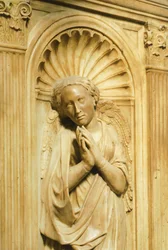 Uma das três virtudes teologais, detalhe do Mausoléu de Antipope João XXIII, de Donatello (1386-1466), Batistério de San Giovanni Battista, Florença. Itália