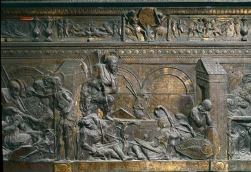 A ressurreição de Cristo. Detalhe. O baixo relevo do púlpito direito