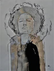 Mulher contemplativa com chapéu