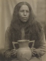Mulher Cherokee, c.1929 (fotografia a preto e branco)